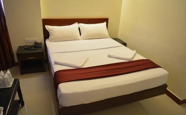 Ути: Hotel Blue Hills International