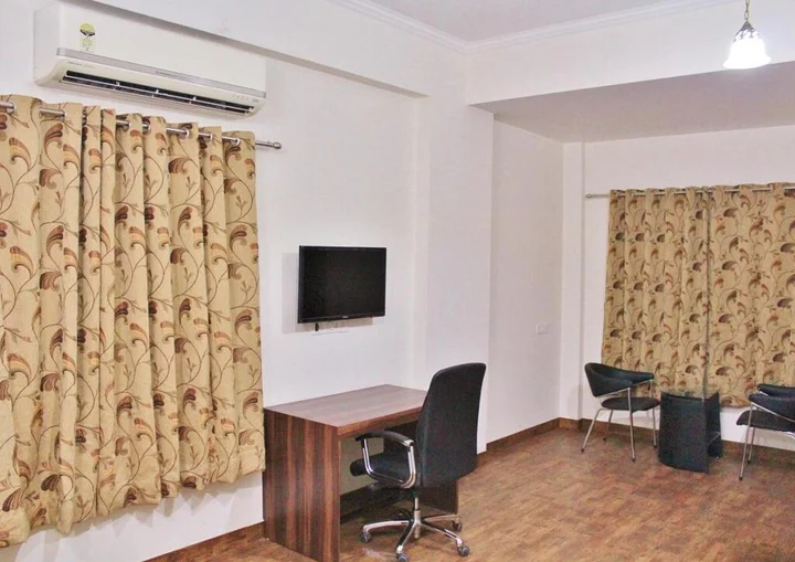 Шахджаханпур: Adhunik Hotel Behror