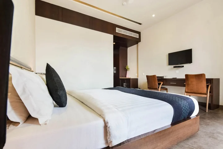Сирса: Hotel Solitaire Grand