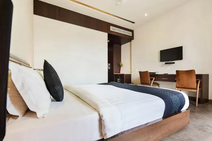 Сирса: Hotel Solitaire Grand