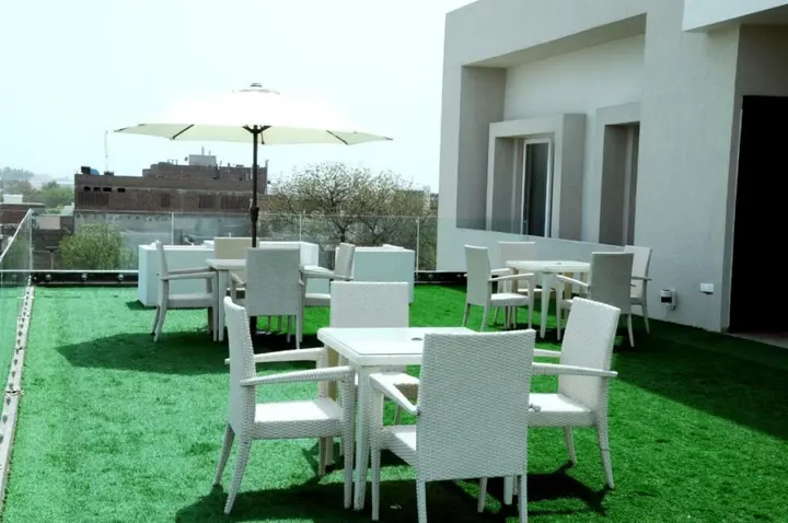 Сирса: Hotel Solitaire Grand