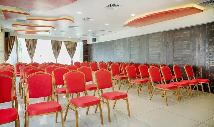 Пунди: Ark Inn Residency