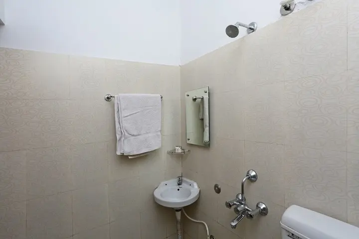 Бхубанешвар: OYO 3393 Midway Inn