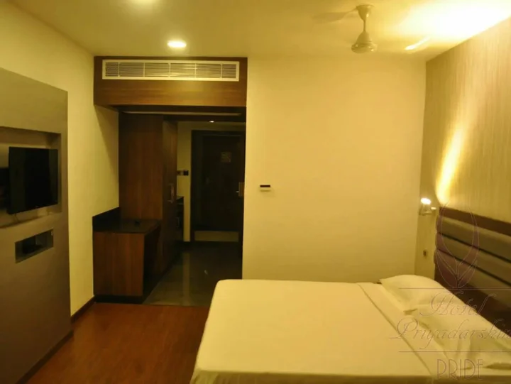 Хоспет: Hotel Priyadarshini Pride