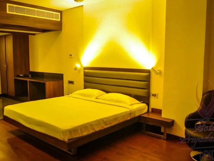 Хоспет: Hotel Priyadarshini Pride