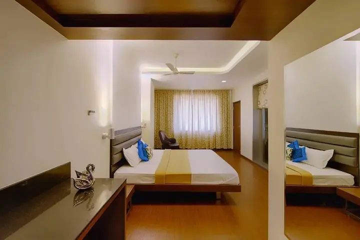 Хоспет: Hotel Priyadarshini Pride