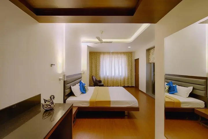 Хоспет: Hotel Priyadarshini Pride