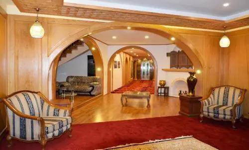 Шринагар: Kashmir Mahal Resorts
