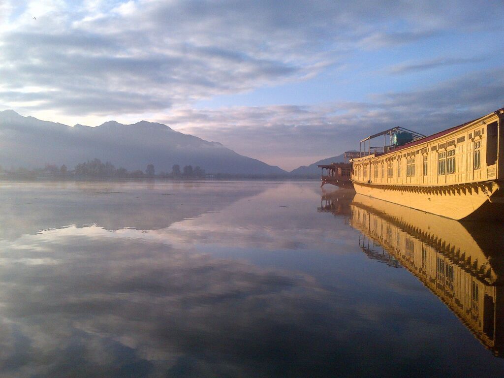 Шринагар: Mascot Houseboats