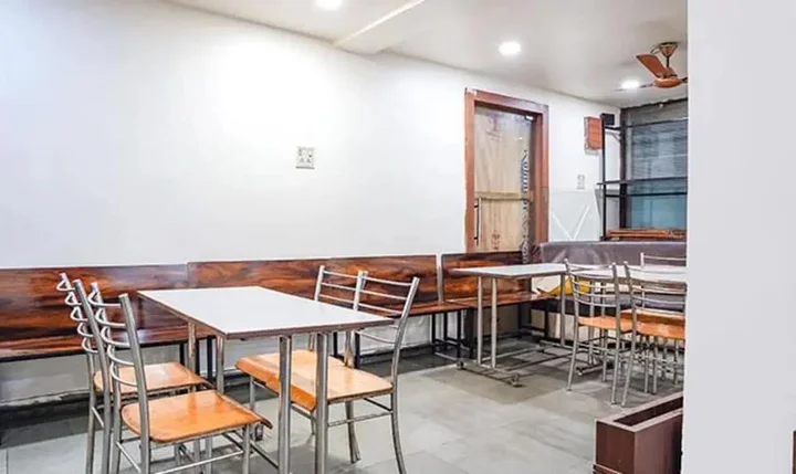 Бхопал: Fabhotel Ashirwad Regency