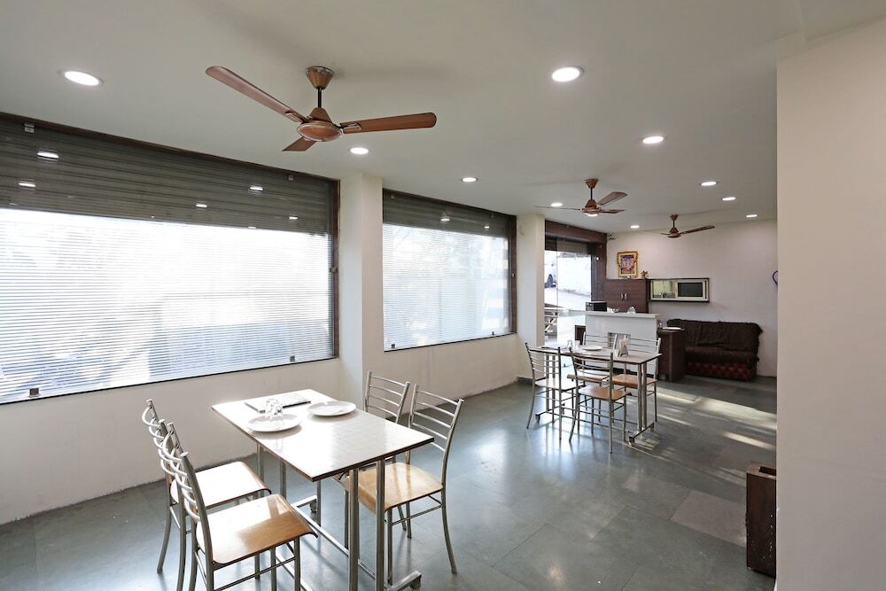 Бхопал: Fabhotel Ashirwad Regency