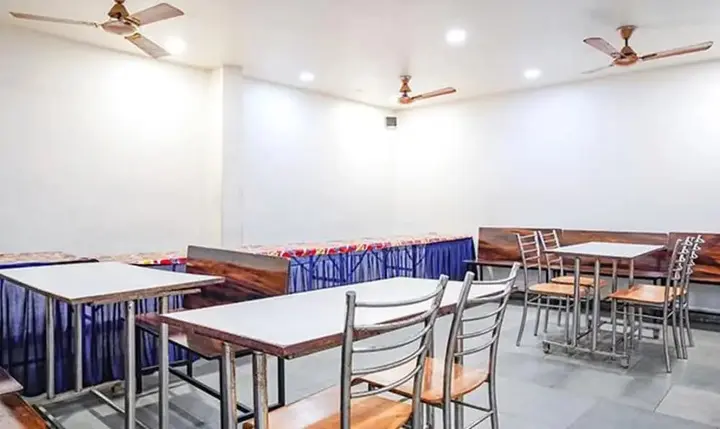 Бхопал: Fabhotel Ashirwad Regency