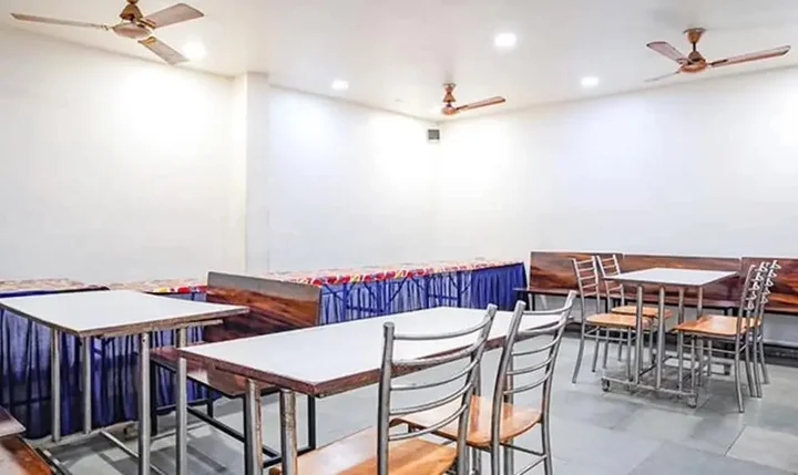 Бхопал: Fabhotel Ashirwad Regency