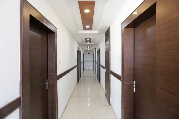 Бхопал: Fabhotel Ashirwad Regency