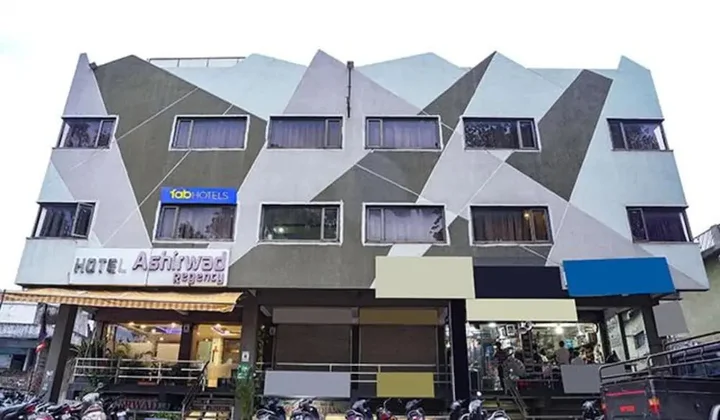 Бхопал: Fabhotel Ashirwad Regency