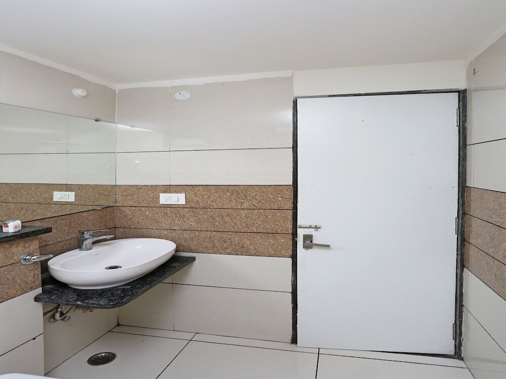 Бхопал: Fabhotel Ashirwad Regency