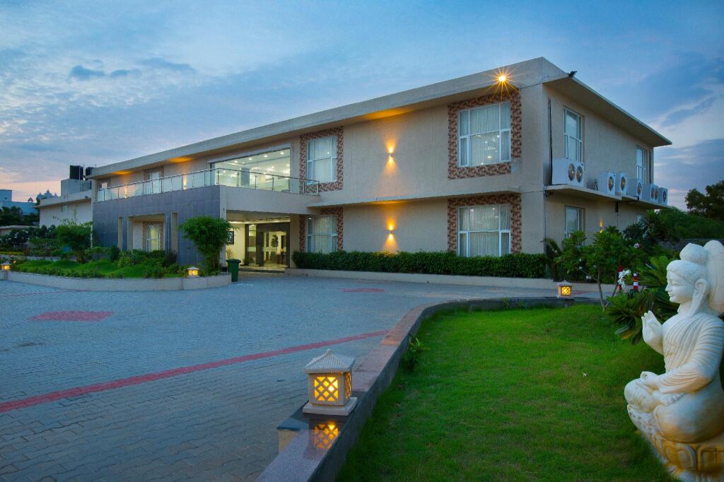 Landmark Pallavaa Beach Resort — фото 1