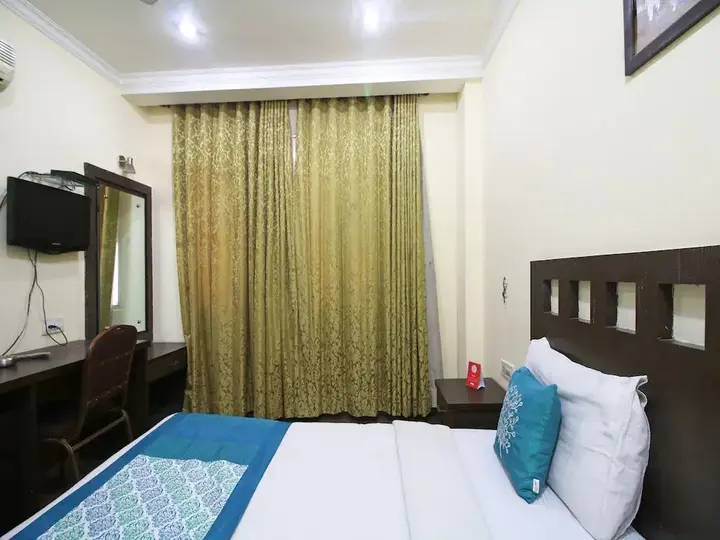 Нью-Дели: Tjs Grand Karolbagh
