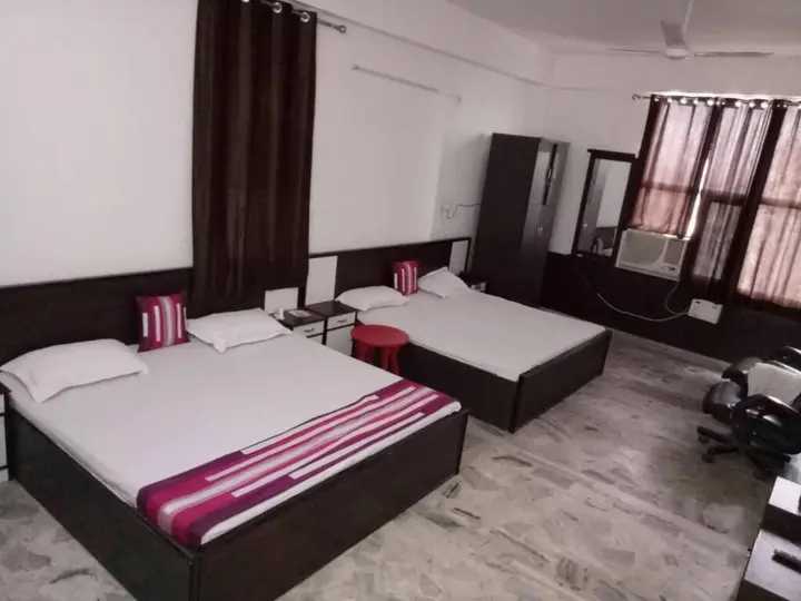 Фаридабад: Aarya Hotel