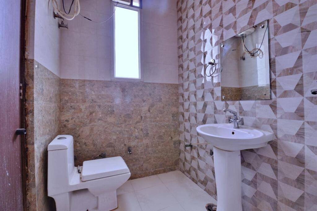 Фаридабад: Aarya Hotel