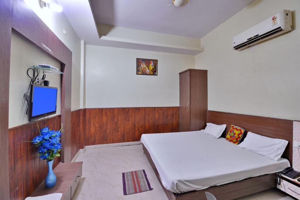 Фаридабад: Aarya Hotel