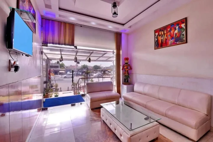 Фаридабад: Aarya Hotel