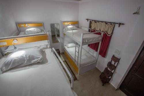 Агра: taj guest house