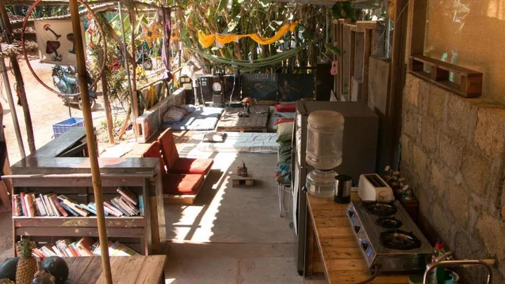 Анджуна: Wonderland Hostel