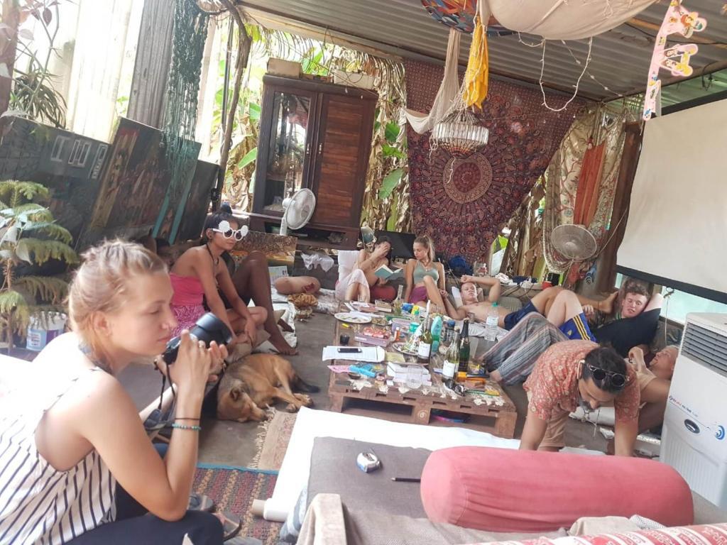 Анджуна: Wonderland Hostel