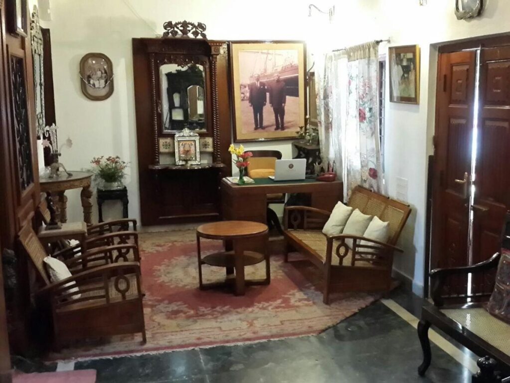 Ути: The Red House