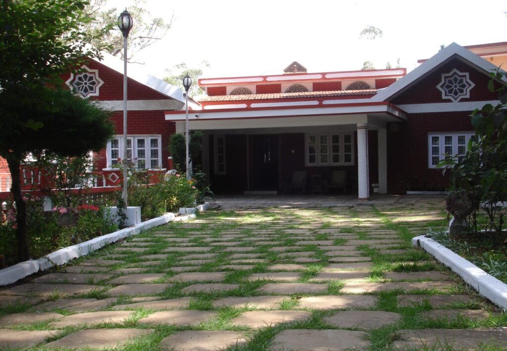 Ути: The Red House