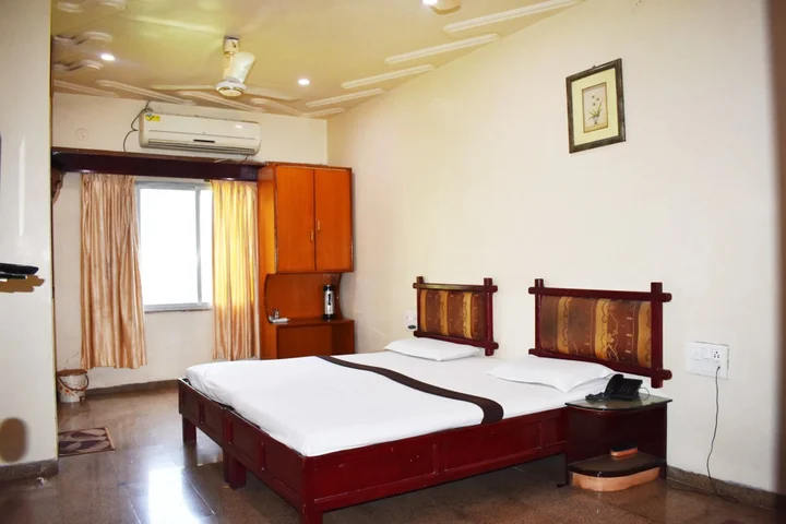 Amravati: Hotel Vinayak Residency