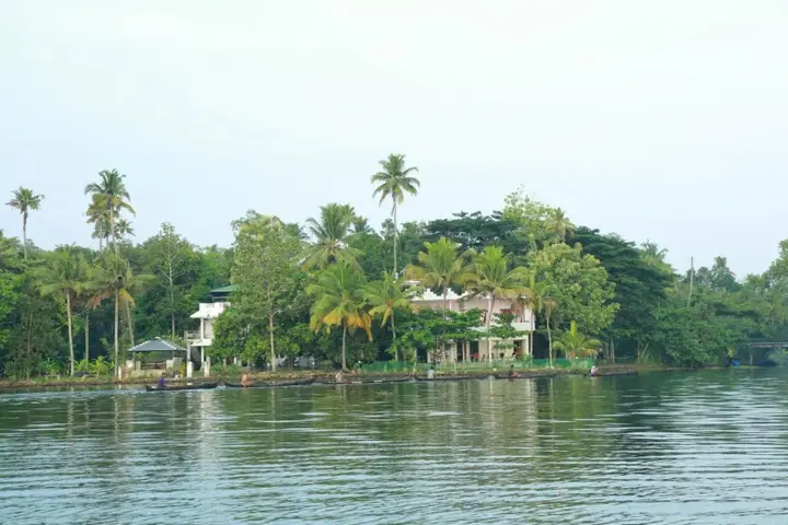 Мухамма: orchid lake view homestay
