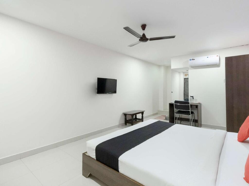 Sri Sai Suites by OYO Rooms — фото 1