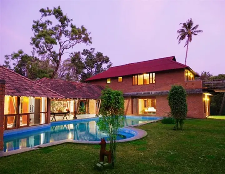 Кумараком: Vinnca Lake House