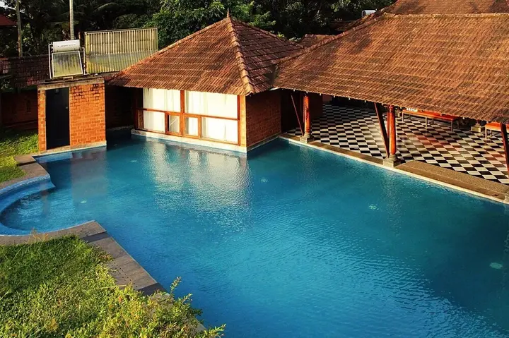 Кумараком: Vinnca Lake House