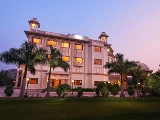 Амбер: KK Royal Hotel & Convention Centre