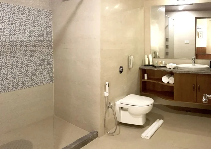 Амбер: KK Royal Hotel & Convention Centre