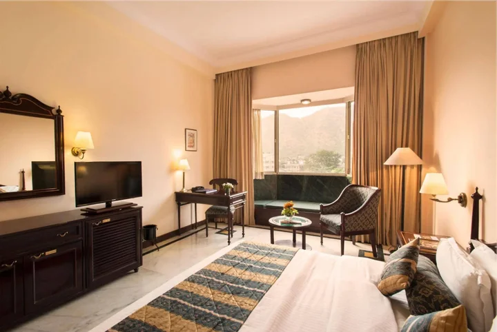 Амбер: KK Royal Hotel & Convention Centre