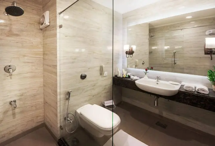 Амбер: KK Royal Hotel & Convention Centre