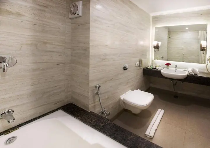 Амбер: KK Royal Hotel & Convention Centre