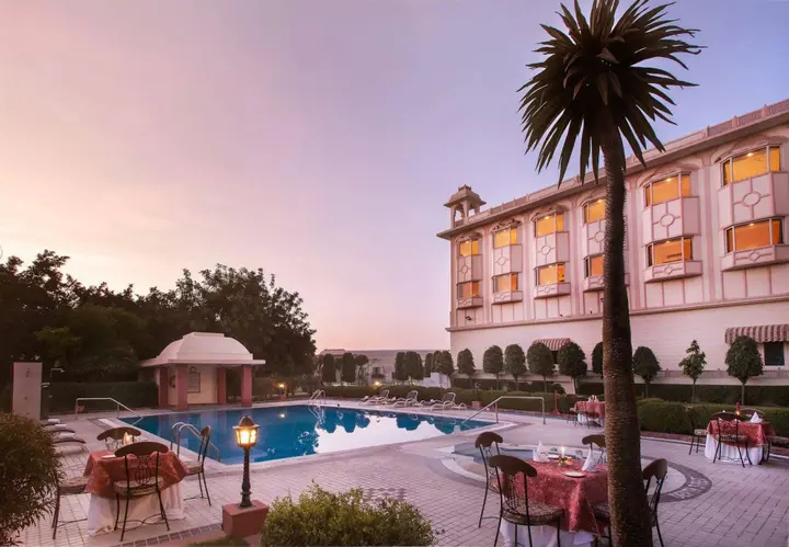 Амбер: KK Royal Hotel & Convention Centre