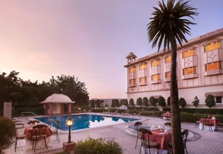 Амбер: KK Royal Hotel & Convention Centre