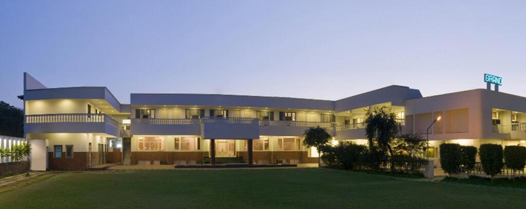 Grand Hotel Agra — фото 1
