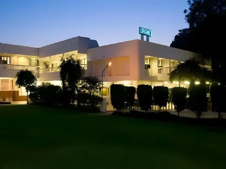 Агра: Grand Hotel Agra