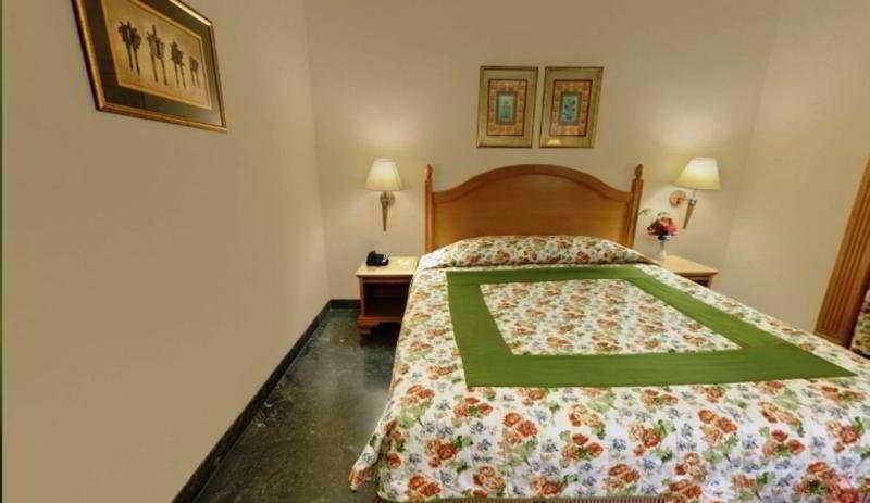 Нойда: Savoy Suites Noida