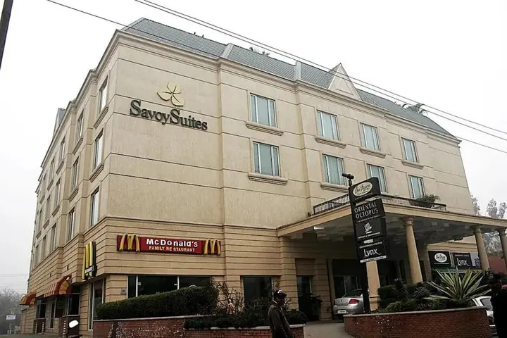 Нойда: Savoy Suites Noida