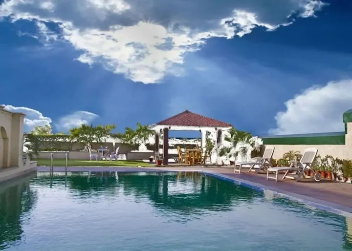 Нойда: Savoy Suites Noida