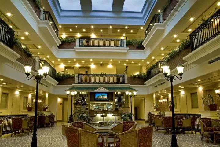 Нойда: Savoy Suites Noida