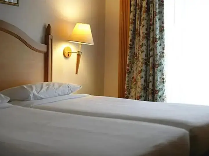 Нойда: Savoy Suites Noida